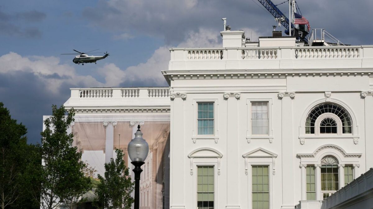Former White House teleprompter operator must turn over more than $100,000 in profits and pay a $65,000 fine in insider trading settlement