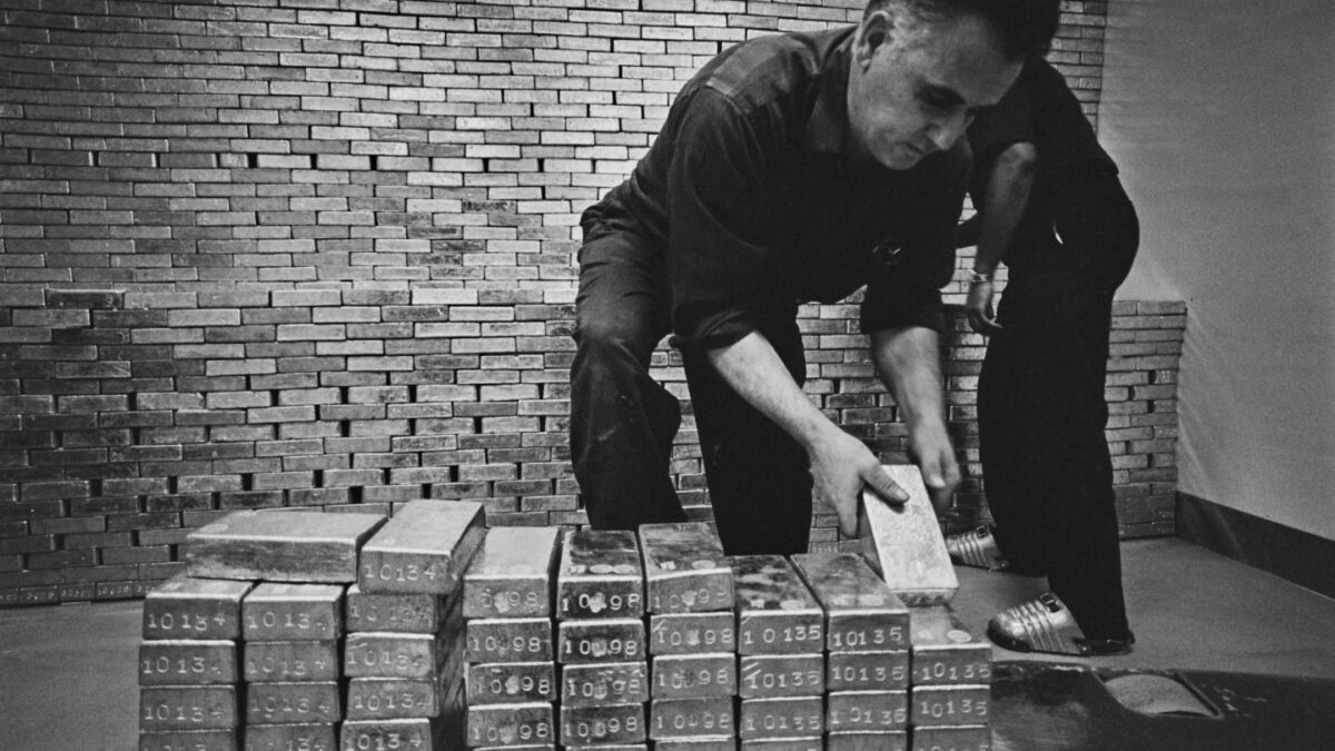 As U.S. Treasury intervened in the bond market, the Netherlands rushed 86 tons of gold out of America because of ‘geopolitical unrest’