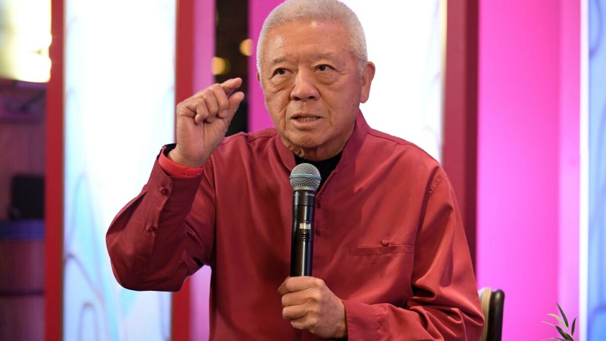 Andrew Cherng speaks into a microphone